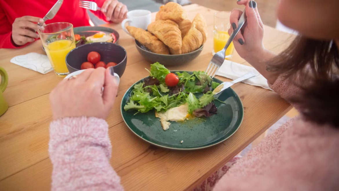 Alimentation intuitive : principes et pratiques pour 2026